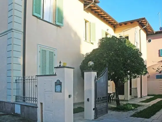 Ev