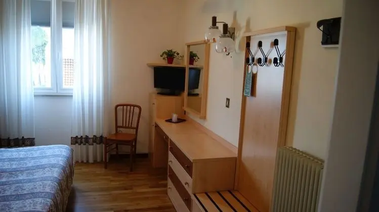 Üç Kişilik Oda