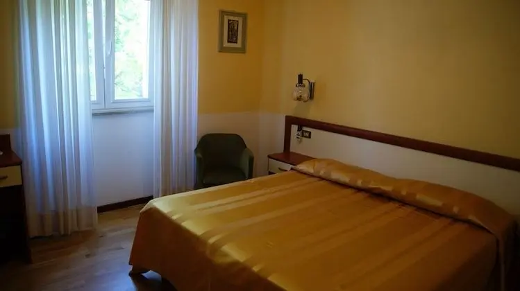 Üç Kişilik Oda