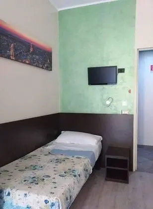 Büyük Yataklı Tek Kişilik Oda