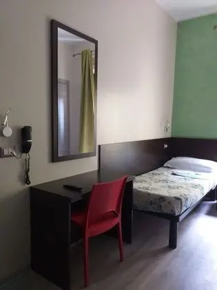 Büyük Yataklı Tek Kişilik Oda
