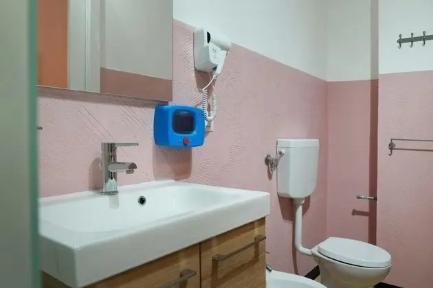 Ortak Ranzalı Oda, Ortak Banyo (6 beds only men)