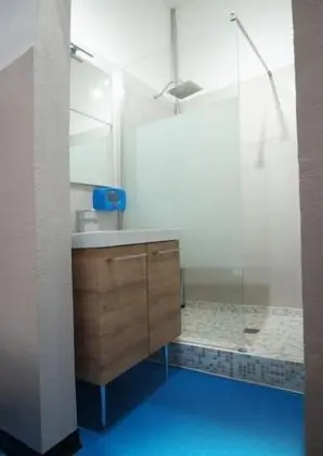 Ortak Ranzalı Oda, Ortak Banyo (6 beds only men)
