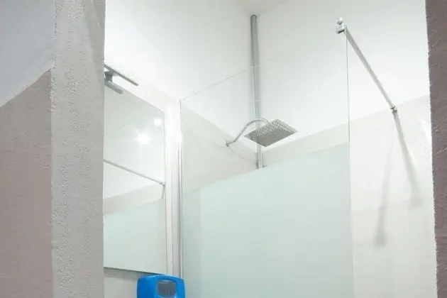 Ortak Ranzalı Oda, Ortak Banyo (6 beds only men)