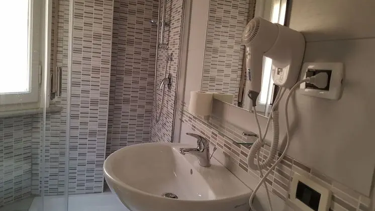Tek Kişilik Oda, Ortak Banyo