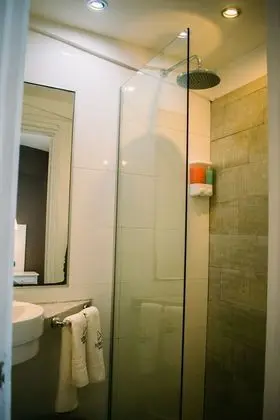 Tek Büyük Yataklı Oda, 2 Tek Kişilik Yatak