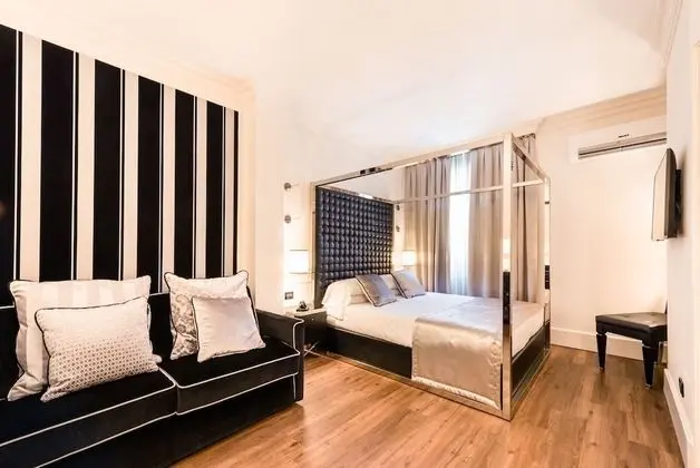Deluxe Apartment dependance (Split level 5pax Stradone Provolo 3 separate building, 800m from Hotel)