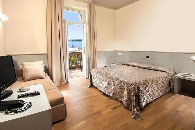 Üç Kişilik Oda, Balkon, Göl Manzaralı