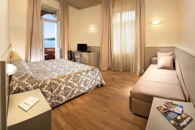 Üç Kişilik Oda, Balkon, Göl Manzaralı