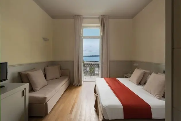 Üç Kişilik Oda, Balkon, Göl Manzaralı