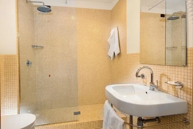 Üç Kişilik Oda, Balkon, Göl Manzaralı