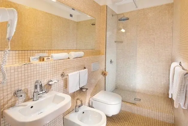 Üç Kişilik Oda, Balkon, Göl Manzaralı