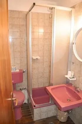 Economy Tek Büyük Yataklı Oda