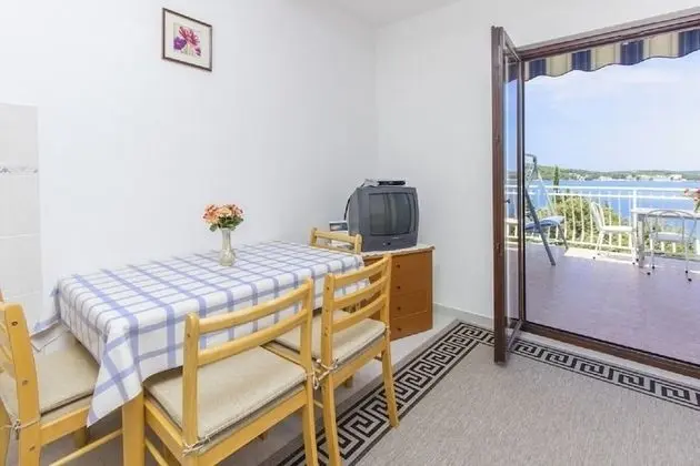 Apart Daire (Milans - 25m from the beach - A4(2+2))