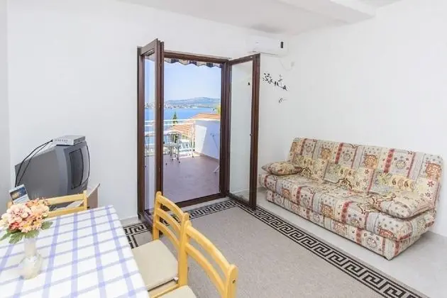 Apart Daire (Milans - 25m from the beach - A4(2+2))