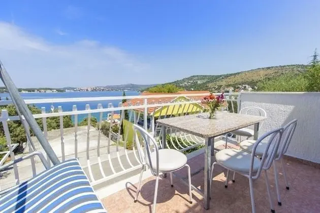 Apart Daire (Milans - 25m from the beach - A4(2+2))