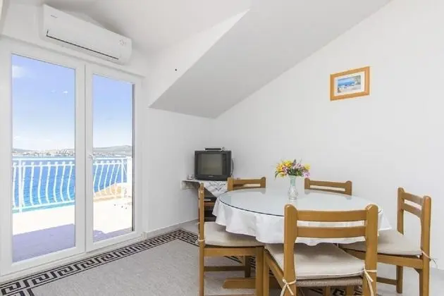 Apart Daire (Milans - 25m from the beach - A5(6+1))