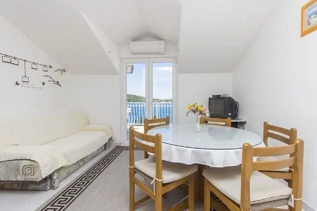 Apart Daire (Milans - 25m from the beach - A5(6+1))