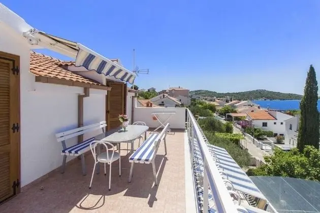 Apart Daire (Milans - 25m from the beach - A5(6+1))