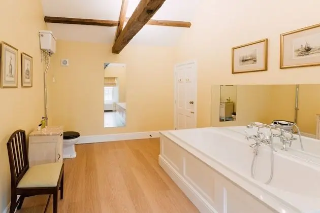 Luxury Tek Büyük Yataklı Oda, Banyolu/Duşlu, Avlu Manzaralı (RR5)