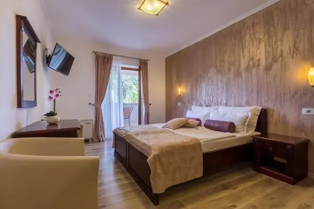 Tek Büyük Yataklı Oda, Bahçe Manzaralı