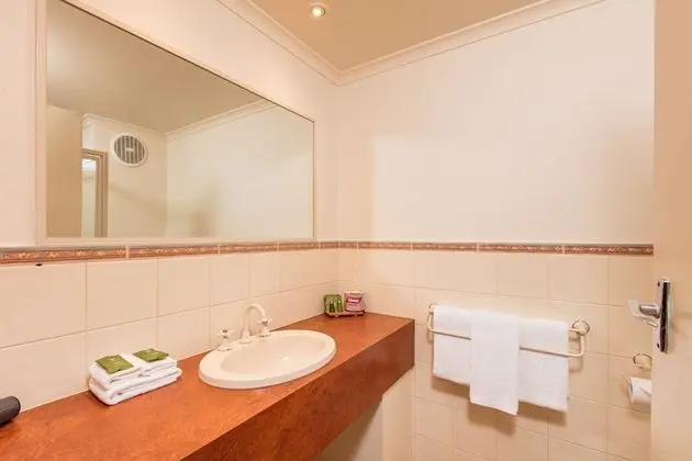 Deluxe Oda, 1 En Büyük (King) Boy Yatak