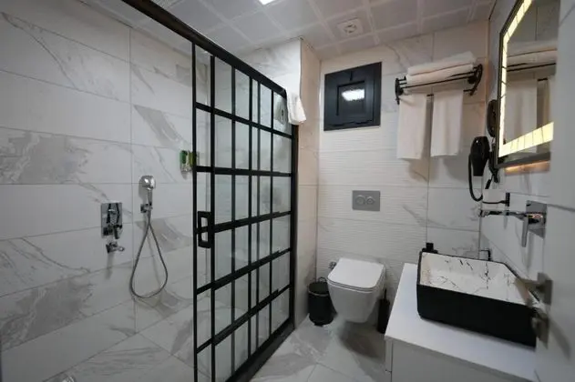 Çift Kişilik, Şehir Manzaralı
