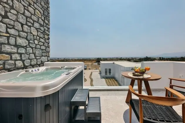 Deluxe Stüdyo Süit, 1 Yatak Odası, Sıcak Su Havuzu, Deniz Manzaralı