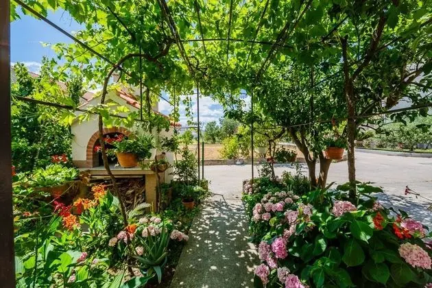 Apart Daire (Milica - parking and garden - A4(2+2))