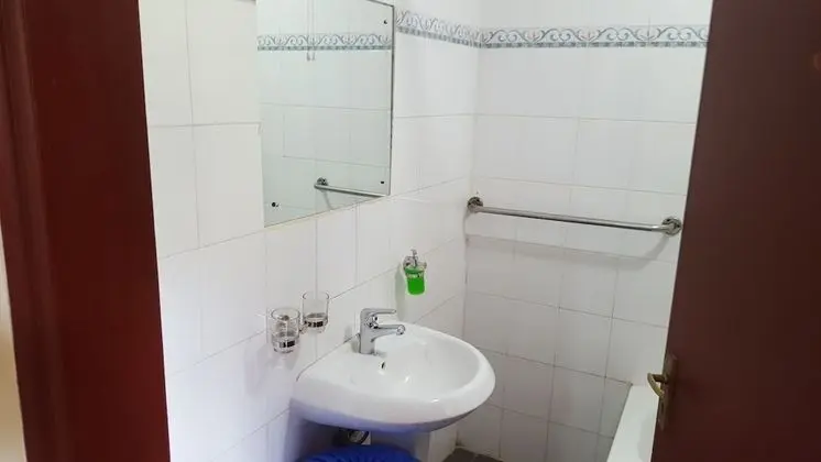 Tek Büyük Yataklı Oda, Ortak Banyo