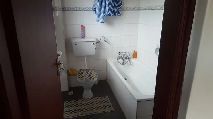 Tek Büyük Yataklı Oda, Ortak Banyo