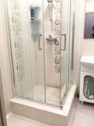 Üç Kişilik Oda, Ortak Banyo