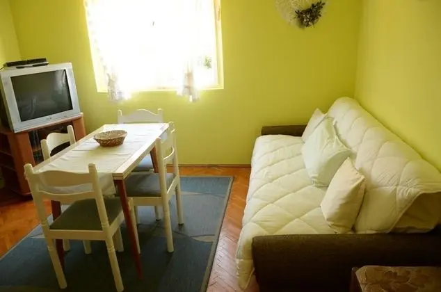Apart Daire (Miljenko - 150 m from beach - A2(2+1))