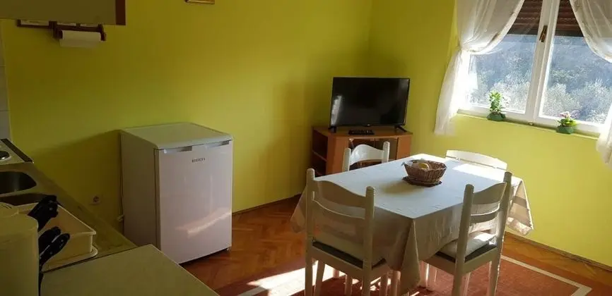 Apart Daire (Miljenko - 150 m from beach - A2(2+1))