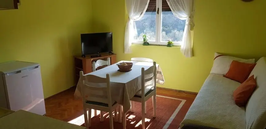 Apart Daire (Miljenko - 150 m from beach - A2(2+1))