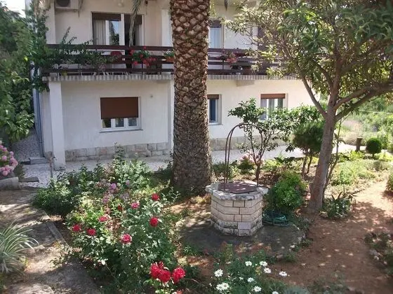Apart Daire (Miljenko - 150 m from beach - A2(2+1))