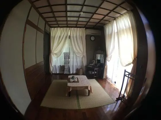 Traditional Oda, Sigara İçilmez (Female Only)