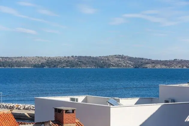 Ev (Milka - in center & close to the sea )