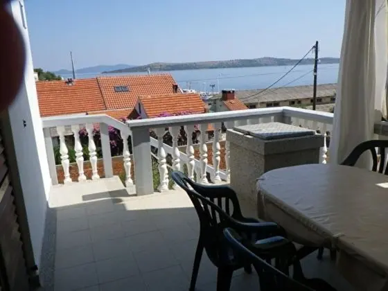 Ev (Milka - in center & close to the sea )