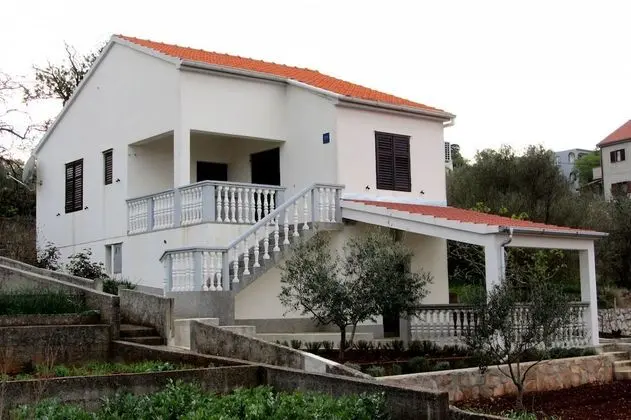 Ev (Milka - in center & close to the sea )