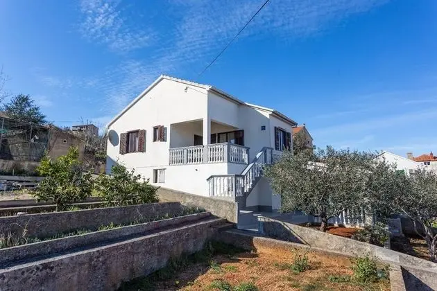 Ev (Milka - in center & close to the sea )