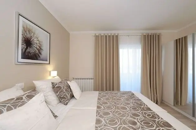 Ev (Villa Milka - heated pool - H(12))