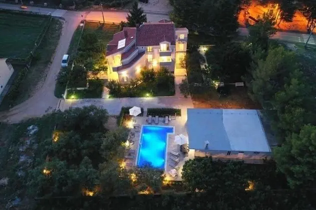 Ev (Villa Milka - heated pool - H(12))