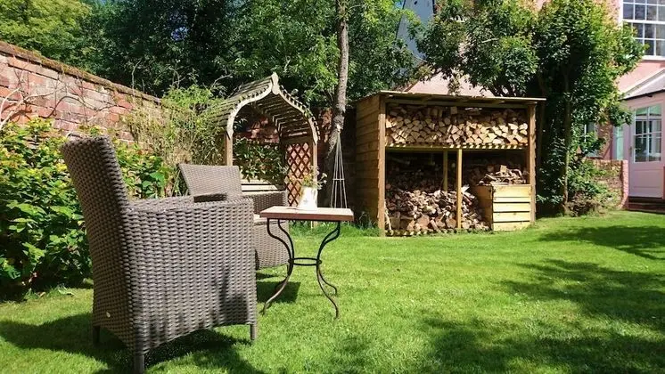 Deluxe Oda, 1 En Büyük (King) Boy Yatak, Şömine, Bahçeli