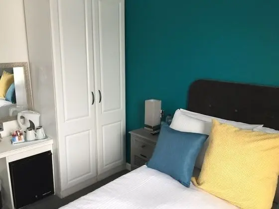 Tek Büyük Yataklı Oda (Small Double Room 5)