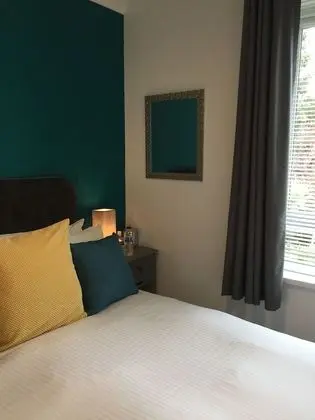 Tek Büyük Yataklı Oda (Small Double Room 5)