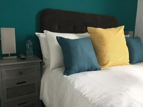Tek Büyük Yataklı Oda (Small Double Room 5)