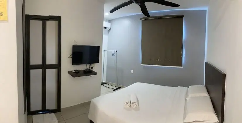 Standard Queen Room