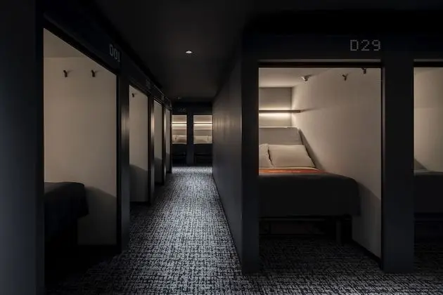 Oda, Sigara İçilmez (Smart Pod, Projector, All Gender)