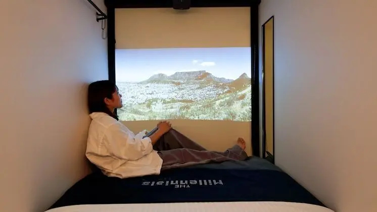 Oda, Sadece kadınlar için (Theater Pod, 80 Inch Projector)